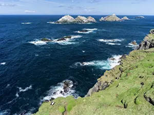 Hermaness: Muckle Flugga with lighthouse, Hermaness