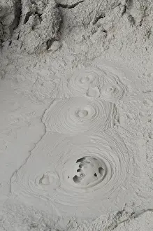 Bubbles: Mud Pit - steam bubble bursting from mud - Orakei