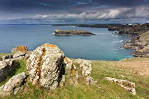 Porthleven: Mullion Cliffs - view towards Porthleven