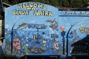Ambon: Mural - Colourful underwater sealife mural to welcome