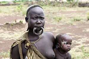 Disk: Mursi people - woman without her lip plate / plug