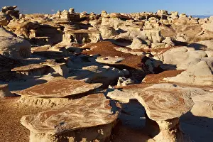 Amidst: Mushroom Rocks - eroded clay sculptures with rocks