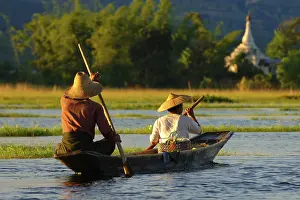 Ship: Myanmar, Fisherman with boat at Inle Lake, Myanmar, Asia
