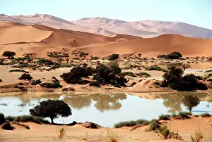 Floods: NAMIB DESERT - Sossusvlei and water