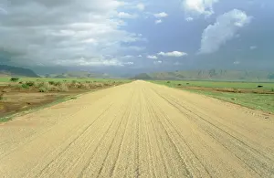 Solitaire: Namibia - the gravel road C 14 between Solitaire