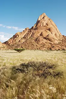 Rises: Namibia - The isolated Spitzkoppe mountain (1759
