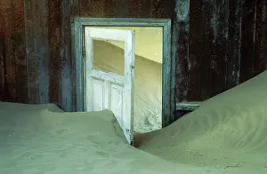 Kolmanskop: Namibia - Kolmanskop the abandoned ghost town of