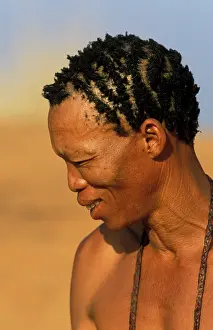 Bushman: Namibia - Kung Bushman / San in the Kalahari Desert