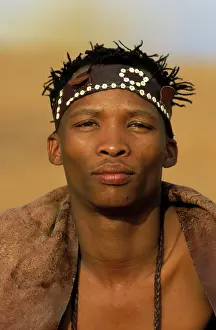 Bushman: Namibia - Kung Bushman / San in the Kalahari Desert