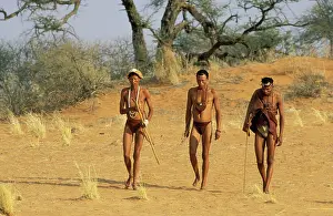 Bushman: Namibia - Kung Bushmen / San in the Kalahari Desert