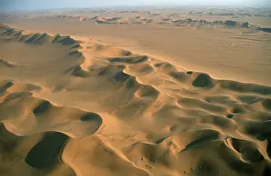 Geogrpahy: Namibia - Linear dunes in the Namib desert