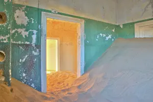 Makes: Namibia, Luderitz. Morning light makes a