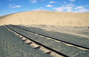 Geogrpahy: Namibia - railway line blocked by moving sand dune