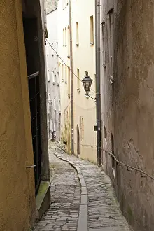Defreitas: Narrow street in Passau, Germany