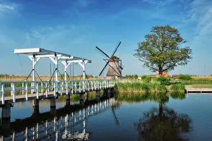 Wheel: Netherlands rural landscape with windmills and bridge