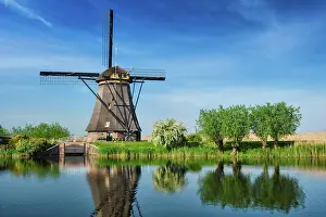 Wheel: Netherlands rural landscape with windmills at famous