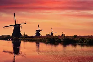 Wheel: Netherlands rural landscape with windmills at famous