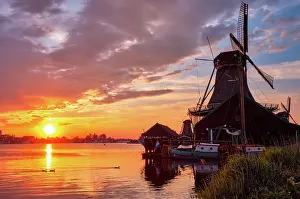 Fashioned: Netherlands rural scene, - windmills at famous tourist