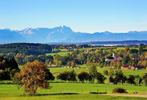 Foothills: Neufahrn and Deining near Egling with Zugspitze