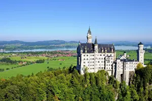 Monarch: Neuschwanstein Castle, in the back Forggensee, Schwangau