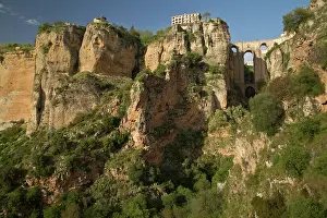 Villages: The new bridge and high conglomerate cliffs at Ronda