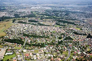 Airport: New Zealand - aerial of Auckland suburbs near airport