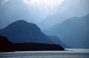 Shower: New Zealand, Rainstorm over Lake Manapouri