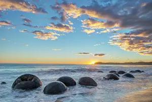 Moeraki: New Zealand, South Island, Moeraki Boulders