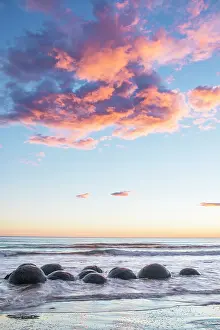 Moeraki: New Zealand, South Island, Moeraki Boulders