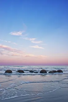 Moeraki: New Zealand, South Island, Moeraki Boulders