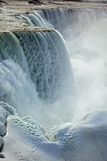 Cascading: Niagara Falls - Close-up in winter of water cascading