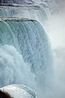 Cascading: Niagara Falls - Close-up in winter of water cascading