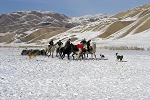 Peoples: Nomadic horsemen playing Ulach Taricht in Kyrgyzstan
