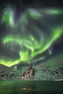Lofoten: Northern Lights (Aurora Borealis) over mountains