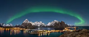 Hamnoy: Northern Lights or Aurora Borealis over Sakris&, xe6086e;d