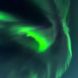 Situation: Northern lights (Aurora borealis), sea, mountains