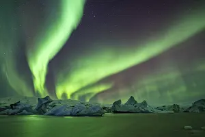 Estuary: Northern Lights over icebergs in the glacier lagoon