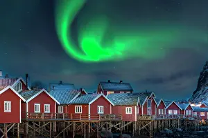Townsmall: Northern Lights in Pure Historic Fishing Lofoten