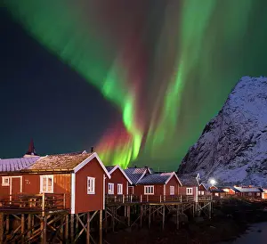 Townsmall: Northern Lights in Pure Historic Fishing Lofoten