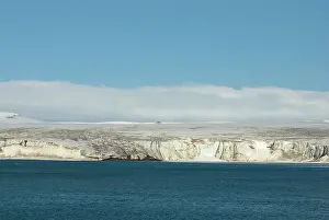 Retreating: Norway, Svalbard Archipelago, Freemansund