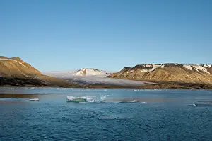 Retreating: Norway, Svalbard Archipelago, Spitsbergen