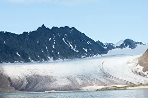 Retreating: Norway, Svalbard Archipelago, Spitsbergen