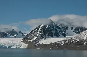 Retreating: Norway, Svalbard Archipelago, Spitsbergen