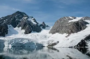 Retreating: Norway, Svalbard Archipelago, Spitsbergen