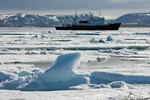 Edgeoya: Norway, Svalbard, Edgeoya Island, Cruise