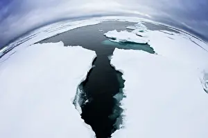 Fisheye: Norway, Svalbard, Nordaustlandet, Breaking
