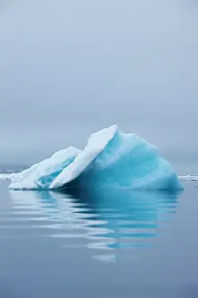 Symmetrical: Norway, Svalbard, Nordaustlandet, Melting