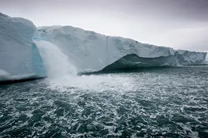 Icefield: Norway, Svalbard, Nordaustlandet, Melting