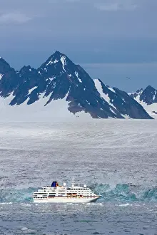 Lilliehookbreen: Norway, Svalbard, Spitsbergen, Cruise Ship