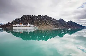 Lilliehookbreen: Norway, Svalbard, Spitsbergen, Cruise Ship